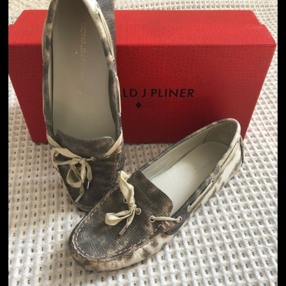Donald J. Pliner Verra loafers size 6.5